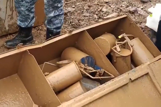 На месте прорыва дамб под Красноярском нашли сейф с золотом