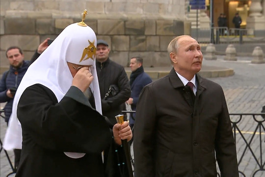 Путин и патриарх Кирилл посетили выставку «Память поколений» в Манеже
