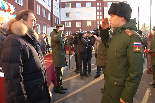 В Казани военнослужащие получили ключи от служебных квартир 