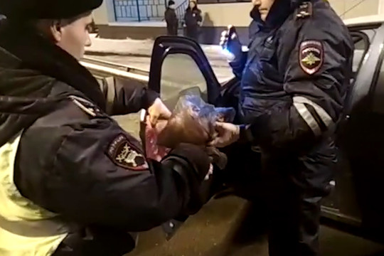 В Набережных Челнах остановили автомобиль с килограммом «синтетики»