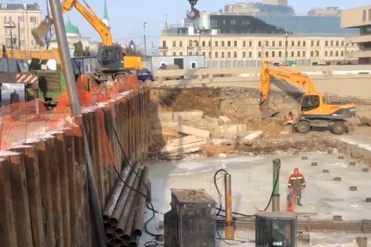 В Казани реконструируют набережную возле театра им. Камала