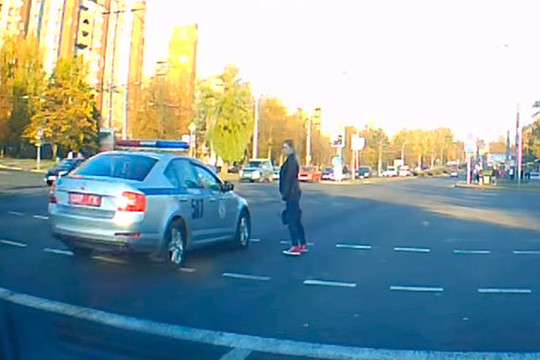 В Беларуси девушка не пропустила кортеж Лукашенко