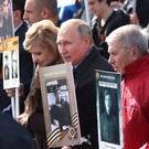 Путин впервые с 2019 года очно принял участие в шествии «Бессмертного полка»