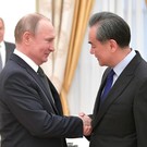 Путин провел встречу с Ван И: главное