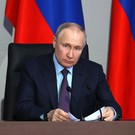 Путин поручил восстановить дома погорельцев до начала отопительного сезона