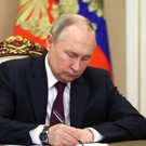 Путин подписал указ о награждении главы администрации Шебекино орденом Мужества