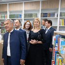 Минниханов и Метшин осмотрели отремонтированную библиотеку №27 