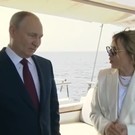 Путин показал замглавы «Газпром нефти», как нужно слушать гимн России