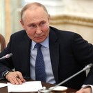 Путин заявил, что для работы с военнослужащими нужны гражданские специалисты