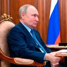 Путин – главе судебных приставов: корректно с людьми нужно работать