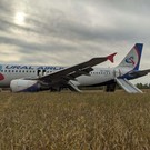 Севший в поле самолет «Уральских авиалиний» продолжит полеты после ремонта
