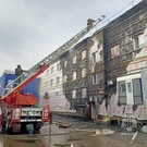 На Горьковском шоссе в Казани загорелся автосалон 