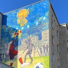 Казанский художник-муралист нарисовал на стене дома футболиста с кубиком Рубика вместо головы 