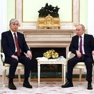Токаев назвал добрым знаком визит Путина на фоне «очень редкого» природного явления