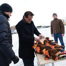 Метшин проконтролировал отправку гумпомощи, новогодних подарков и мандаринов в Лисичанск и Рубежное