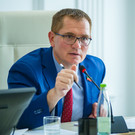 «Он довольный, улыбается»: Госсовет РТ досрочно прекратил депутатские полномочия Тыгина