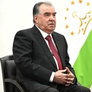 Президент Таджикистана Рахмон призвал молодежь «не пятнать честь таджиков»