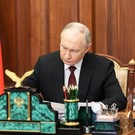 Путин подписал указ о сложении полномочий правительством