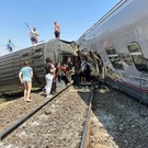 Baza: Водитель грузовика, который столкнулся с поездом Казань – Адлер, мог специально выехать на пути