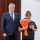«Они отдали самое дорогое – жизнь»: Магдеев передал семьям погибших бойцов 23 посмертные награды