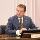 Метшин призвал депутатов походить по музеям: «Возьмите супругу и детей. Для этого не надо 12 часов»