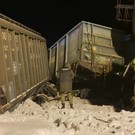Поезда под Челябинском могли столкнуться из-за пьяного машиниста – он проскочил на красный, 12 вагонов сошло с рельсов
