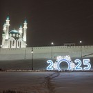 В главных новогодних локациях Казани зажглись праздничные огни (фото)