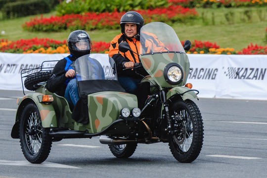 Минниханов возглавил колонну мотоциклистов на  автошоу Kazan City Racing