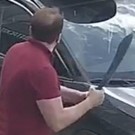 В Казани неизвестный напал с мачете на автомобиль – видео