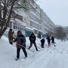 Жители Татарстана помогают чистить дороги после аномального снегопада