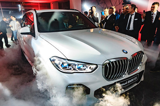 «Сорвался с работы и оставил детей с женой, чтобы увидеть новый BMW X5!»