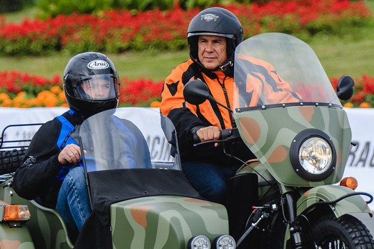 Kazan City Racing: Минниханов возглавил колонну мотоциклистов клуба Harley-Davidson