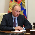 Путин поручил начать массовую вакцинацию всех россиян от коронавируса