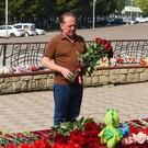 Мэр Нижнекамска возложил цветы к стихийному мемориалу