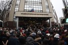 Студент Жуков получил 3 года условно за ролики на YouTube​. Перед зданием суда собралась толпа