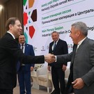 Минниханов обратился к Мантурову: «Узбекистан – огромный рынок для новых производств. Заверяем вас, что будем работать»