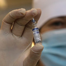 Центр им. Гамалеи намерен создать вакцину на основе штаммов «Дельта» и «Омикрон»