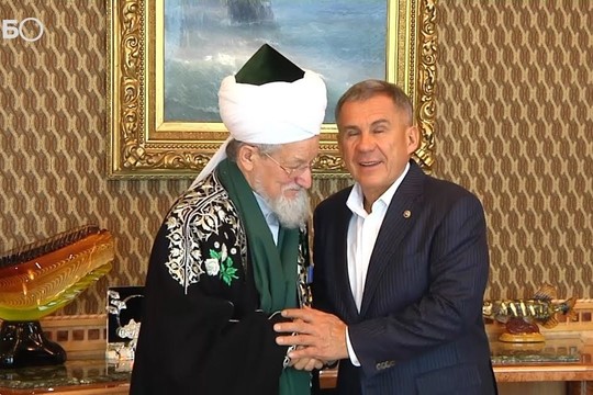 Минниханов наградил Талгата Таджуддина орденом «Дуслык»