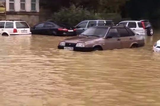 Появилось видео последствий мощного ливня в Сочи