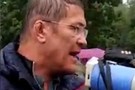Радий Хабиров приехал на Куштау и выступил с рупором под проливным дождем