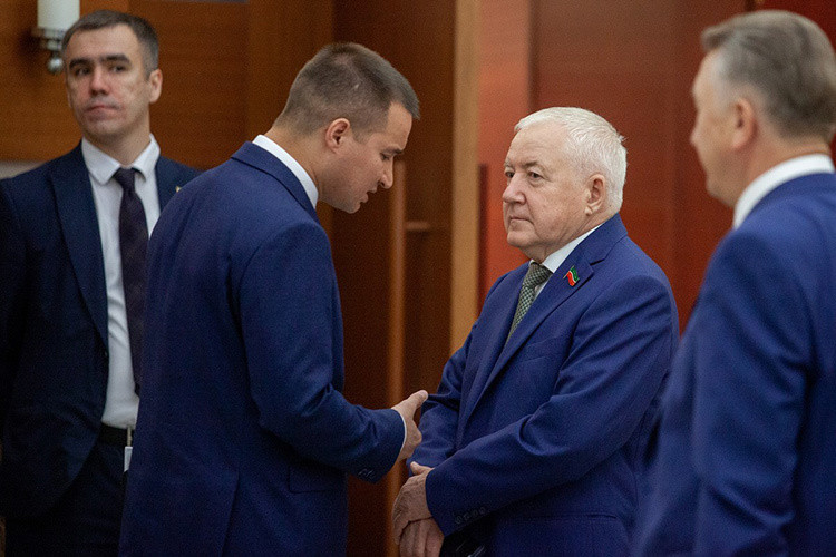 Госсовет РТ: депутаты обсуждали молодежную политику Татарстана