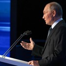 Путин продлил разрешение бизнесу не учитывать голоса «недружественных» акционеров до 2025-го 
