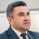 Хадиуллин рассказал о нововведениях в школах – поднятие флага и еженедельный урок «Разговоры о важном»