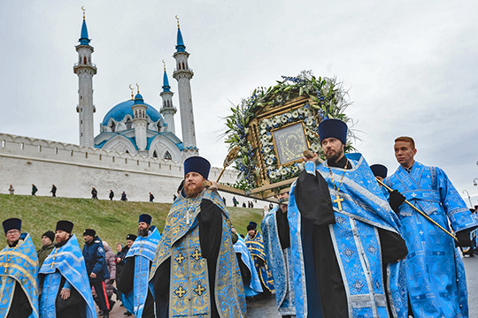 Православные Казани отметили День Казанской иконы Божией Матери традиционным крестным ходом