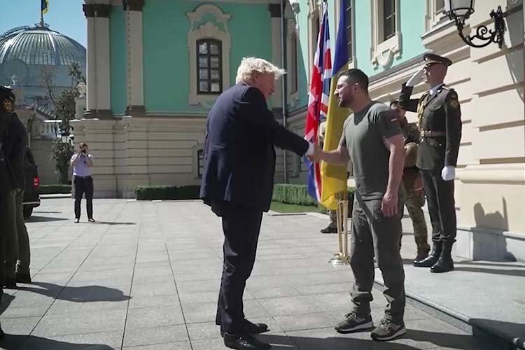 Главное к 18:00: Борис Джонсон прибыл в Киев, Росгвардия задержала двух шпионов на ЗАЭС
