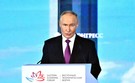 Путин: рожать много детей должно стать модным в России