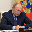 Путин подписал указ о награждении военных, погибших при тушении пожаров в Турции