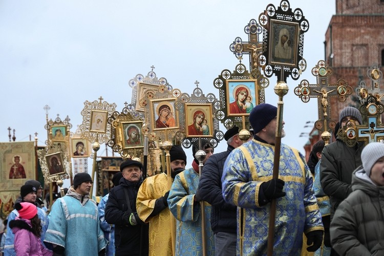 В Казани прошел крестный ход в честь Дня Казанской иконы Божией Матери