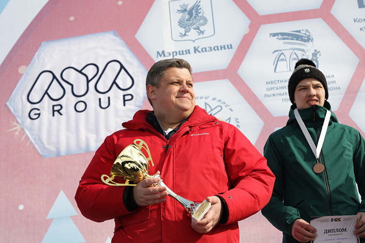 «Каждый достоин награды»: AYA GROUP на Казанском юношеском марафоне поддержала 900 спортсменов медалями