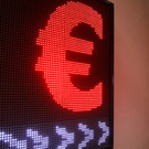 Курс евро опускался ниже 102 рублей